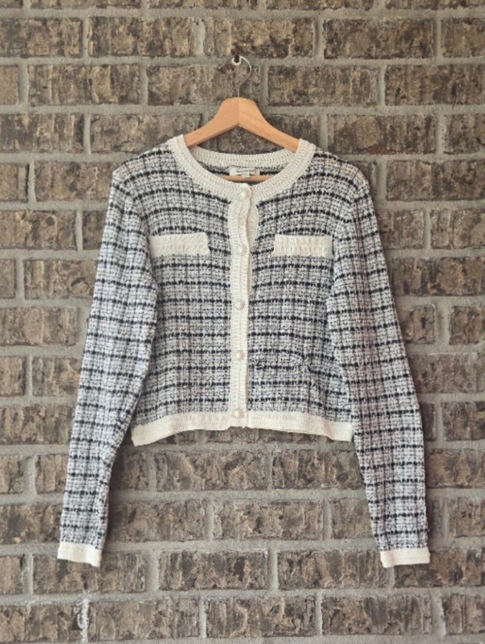 Francesca's Collections Cropped Tweed Cardigan in Cream and Black / Size L